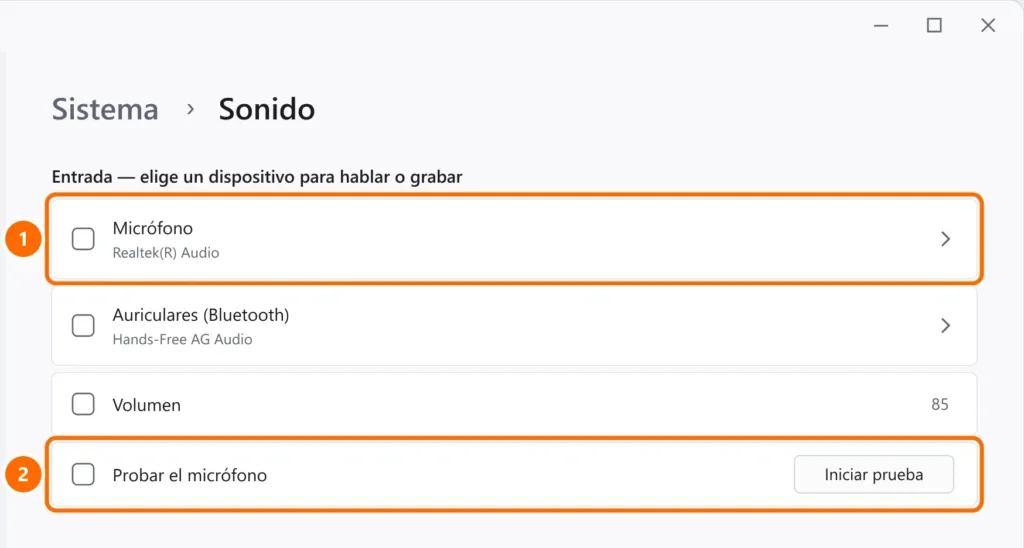 Configuración de Sonido en la sección Entrada con el micrófono seleccionado y el botón Iniciar prueba destacados